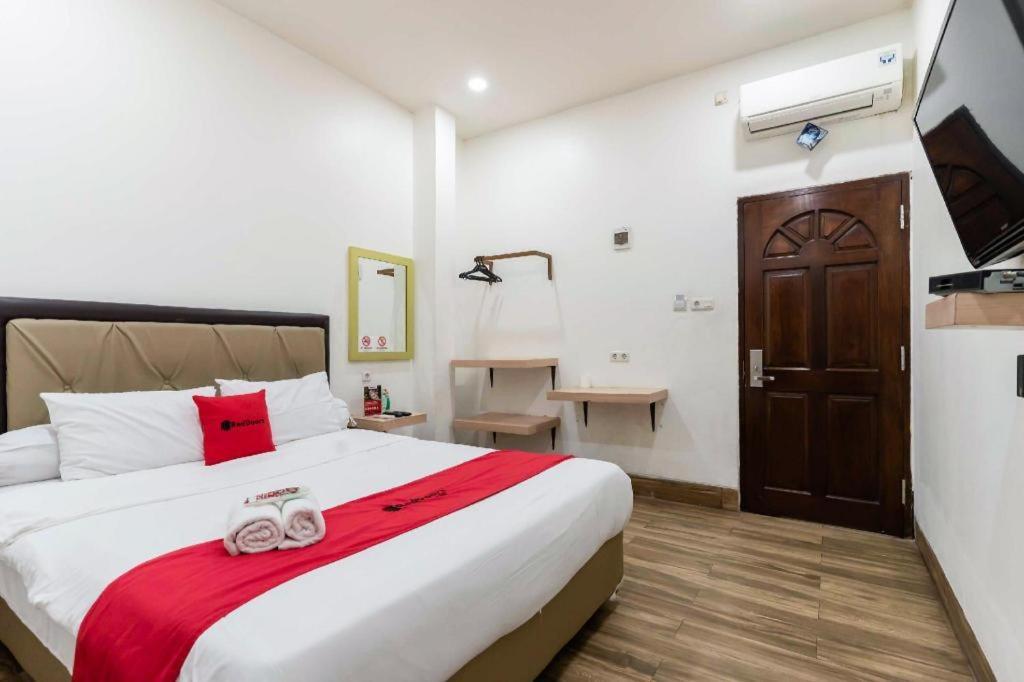 Reddoorz @ Jalan Veteran Hotel 3*